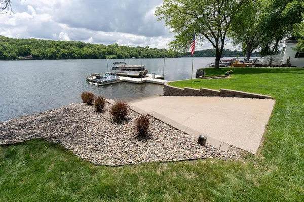 $950,000 | 56814 402nd Avenue, Mazeppa, MN 55956