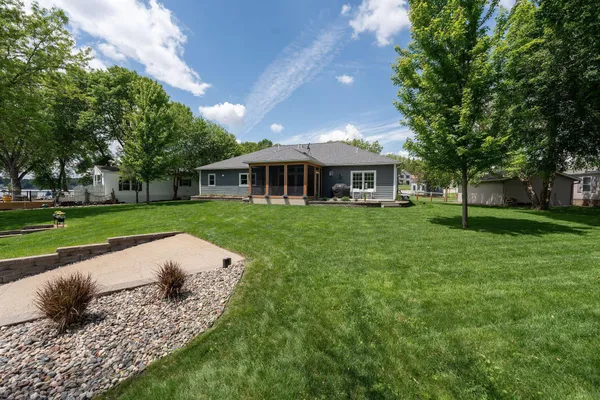 $950,000 | 56814 402nd Avenue, Mazeppa, MN 55956