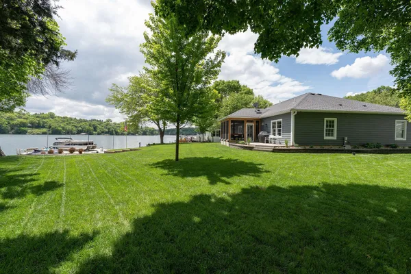 $950,000 | 56814 402nd Avenue, Mazeppa, MN 55956
