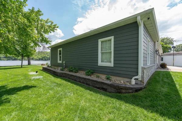 $950,000 | 56814 402nd Avenue, Mazeppa, MN 55956