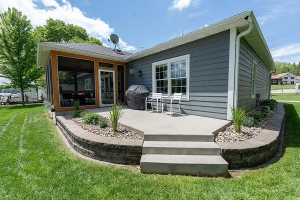 $950,000 | 56814 402nd Avenue, Mazeppa, MN 55956