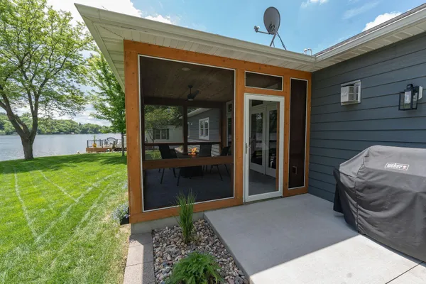 $950,000 | 56814 402nd Avenue, Mazeppa, MN 55956