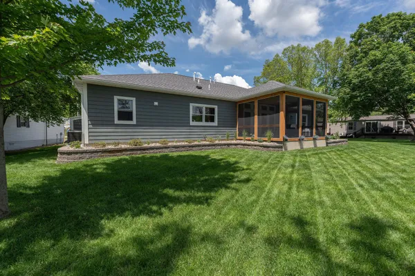 $950,000 | 56814 402nd Avenue, Mazeppa, MN 55956