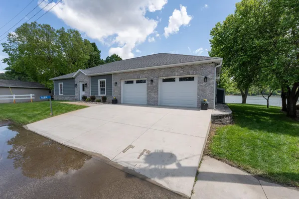 $950,000 | 56814 402nd Avenue, Mazeppa, MN 55956