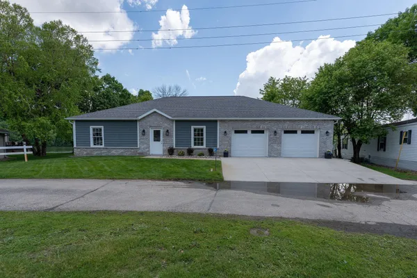 $950,000 | 56814 402nd Avenue, Mazeppa, MN 55956