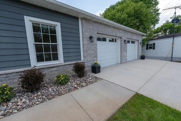 $950,000 | 56814 402nd Avenue, Mazeppa, MN 55956