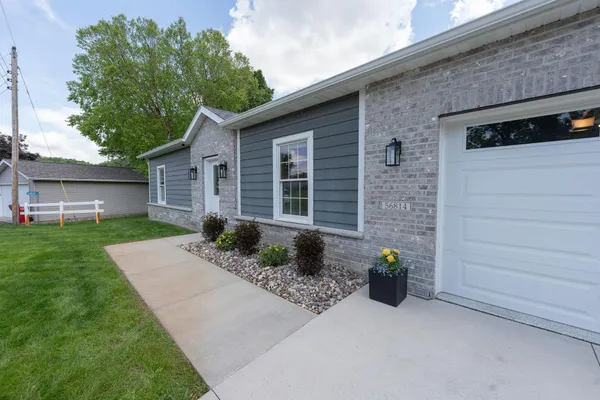 $950,000 | 56814 402nd Avenue, Mazeppa, MN 55956