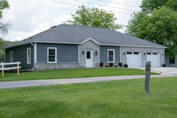 $950,000 | 56814 402nd Avenue, Mazeppa, MN 55956