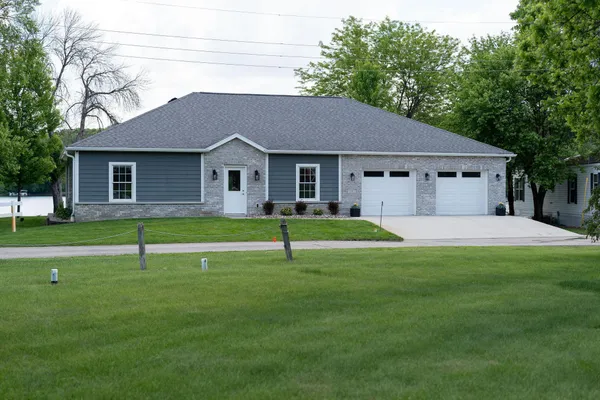 $950,000 | 56814 402nd Avenue, Mazeppa, MN 55956