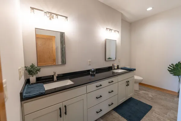 $950,000 | 56814 402nd Avenue, Mazeppa, MN 55956