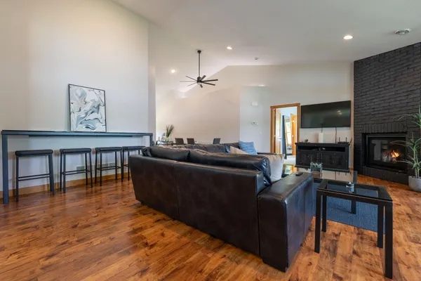 $950,000 | 56814 402nd Avenue, Mazeppa, MN 55956