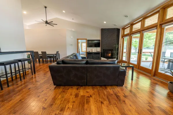 $950,000 | 56814 402nd Avenue, Mazeppa, MN 55956