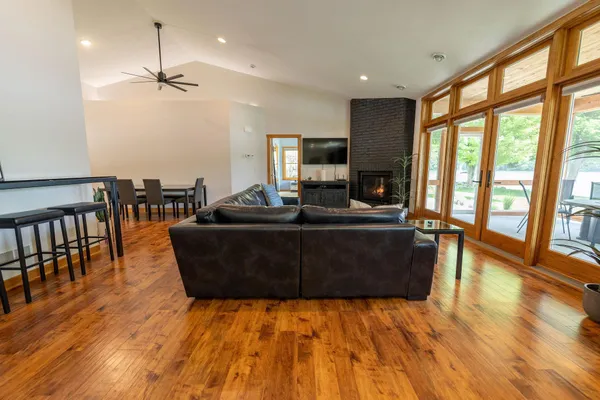 $950,000 | 56814 402nd Avenue, Mazeppa, MN 55956