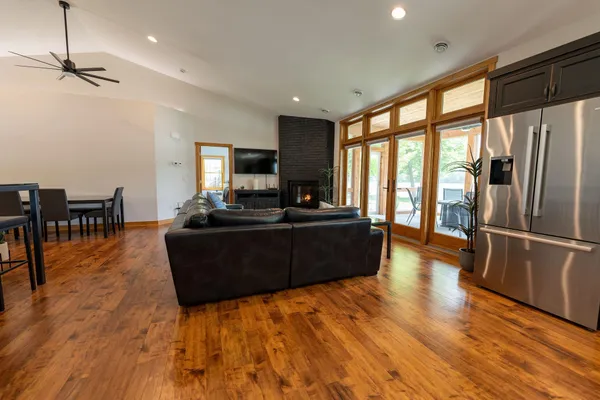 $950,000 | 56814 402nd Avenue, Mazeppa, MN 55956