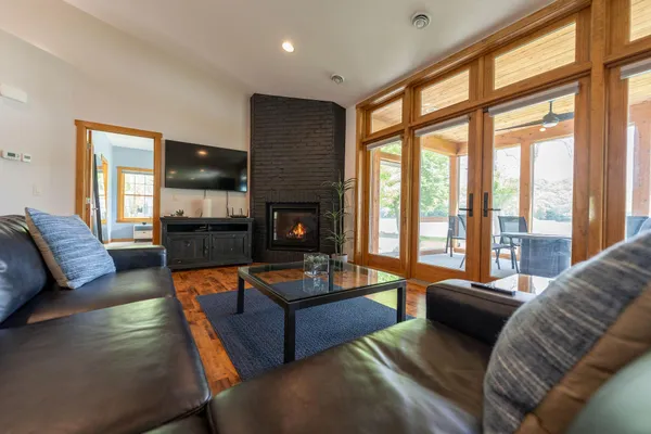 $950,000 | 56814 402nd Avenue, Mazeppa, MN 55956