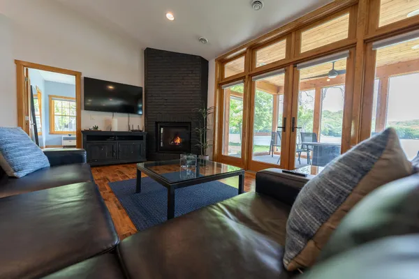 $950,000 | 56814 402nd Avenue, Mazeppa, MN 55956