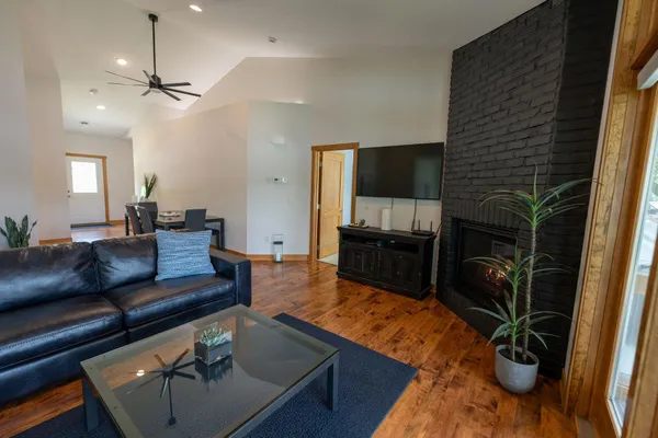 $950,000 | 56814 402nd Avenue, Mazeppa, MN 55956