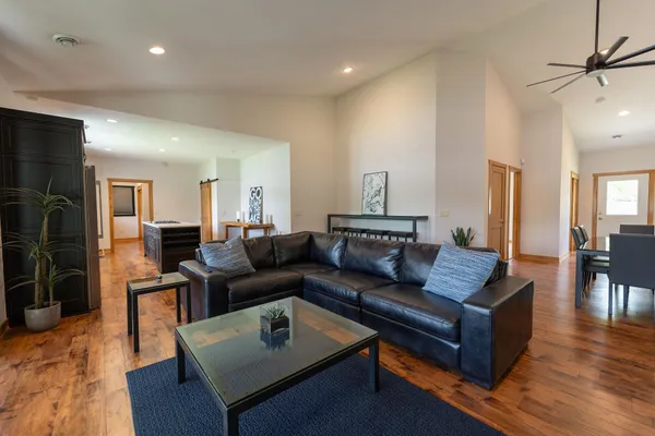 $950,000 | 56814 402nd Avenue, Mazeppa, MN 55956