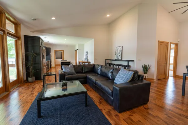 $950,000 | 56814 402nd Avenue, Mazeppa, MN 55956