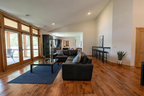 $950,000 | 56814 402nd Avenue, Mazeppa, MN 55956