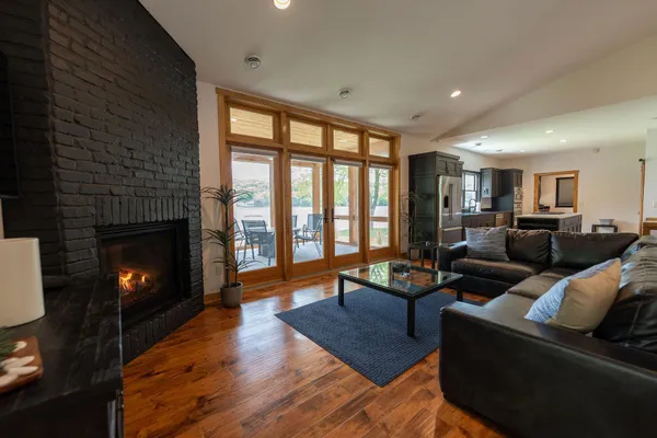 $950,000 | 56814 402nd Avenue, Mazeppa, MN 55956