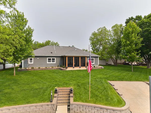 $950,000 | 56814 402nd Avenue, Mazeppa, MN 55956