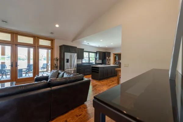 $950,000 | 56814 402nd Avenue, Mazeppa, MN 55956