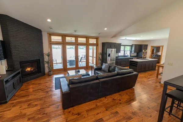 $950,000 | 56814 402nd Avenue, Mazeppa, MN 55956