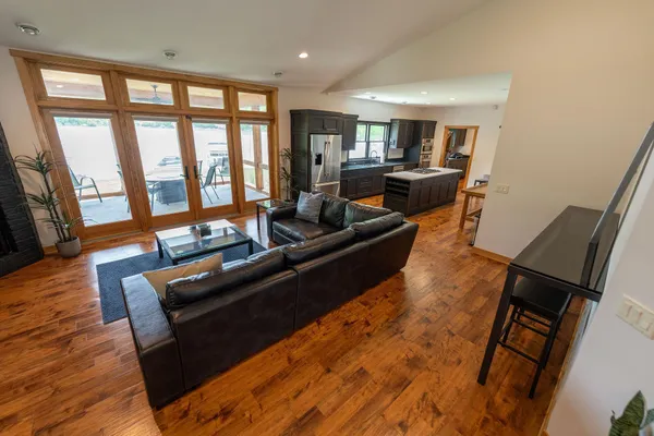 $950,000 | 56814 402nd Avenue, Mazeppa, MN 55956