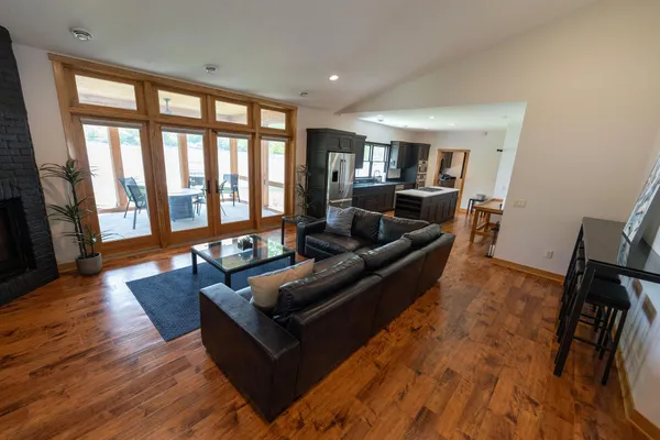 $950,000 | 56814 402nd Avenue, Mazeppa, MN 55956