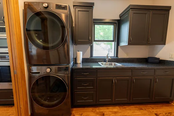 $950,000 | 56814 402nd Avenue, Mazeppa, MN 55956