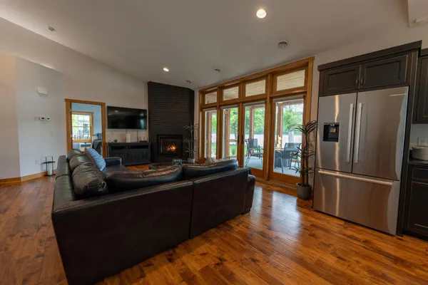 $950,000 | 56814 402nd Avenue, Mazeppa, MN 55956