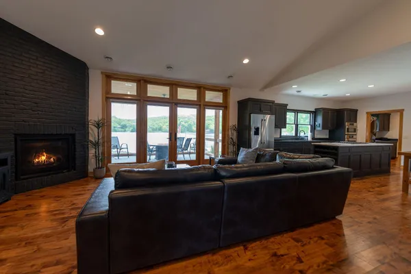 $950,000 | 56814 402nd Avenue, Mazeppa, MN 55956