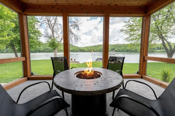 $950,000 | 56814 402nd Avenue, Mazeppa, MN 55956