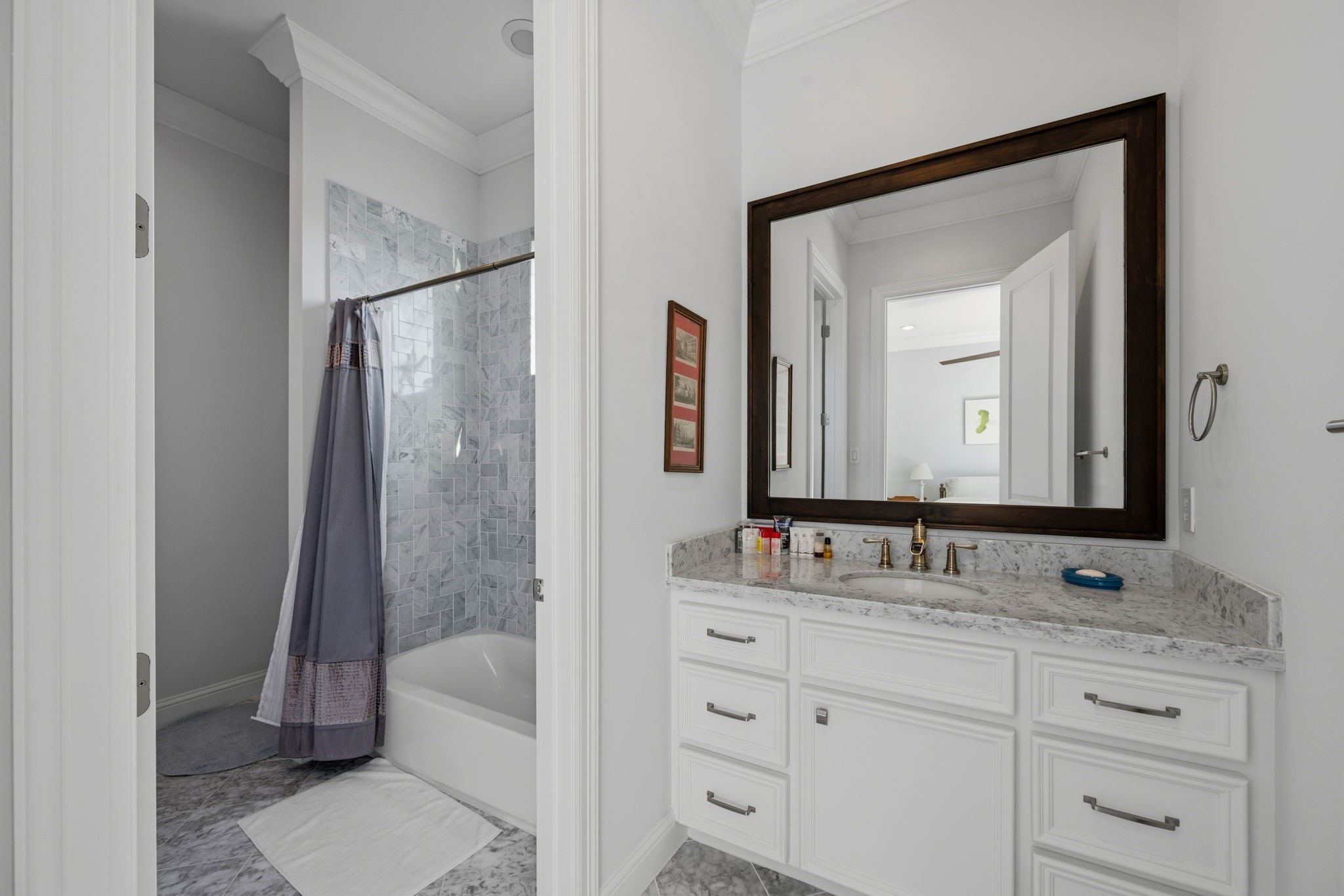 1235 West Bell Street, Unit A Houston, TX 77019 - Photo 31 of 38 Luxurious full bath on the third floor.