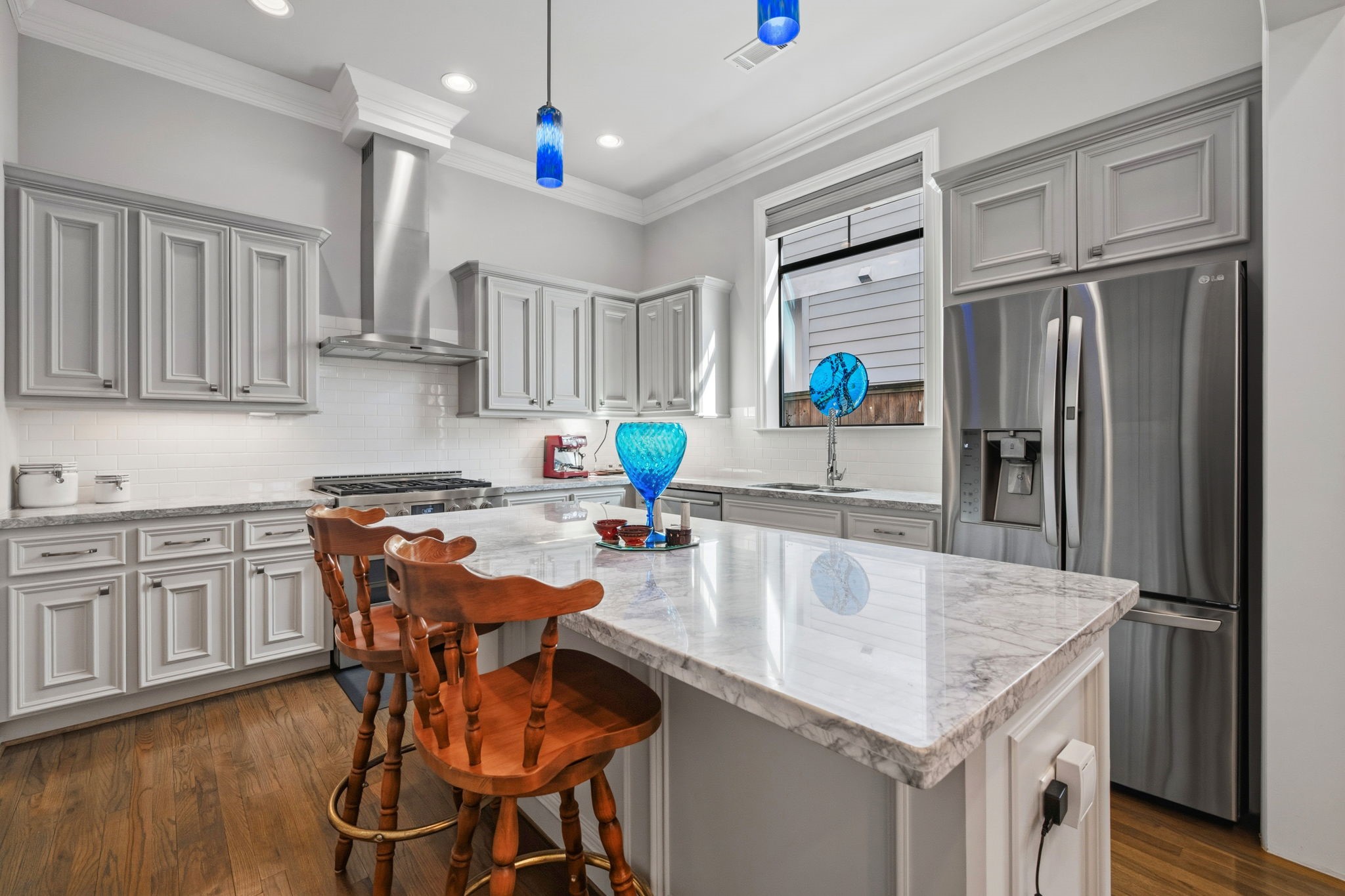 1235 West Bell Street, Unit A Houston, TX 77019 - Photo 5 of 38 Ample cabinetry and abundant storage space.