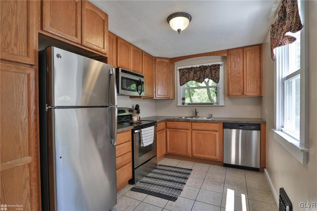 808 Maple Street Bethlehem, PA 18018 - Photo 6 of 18 Gallery Image 6