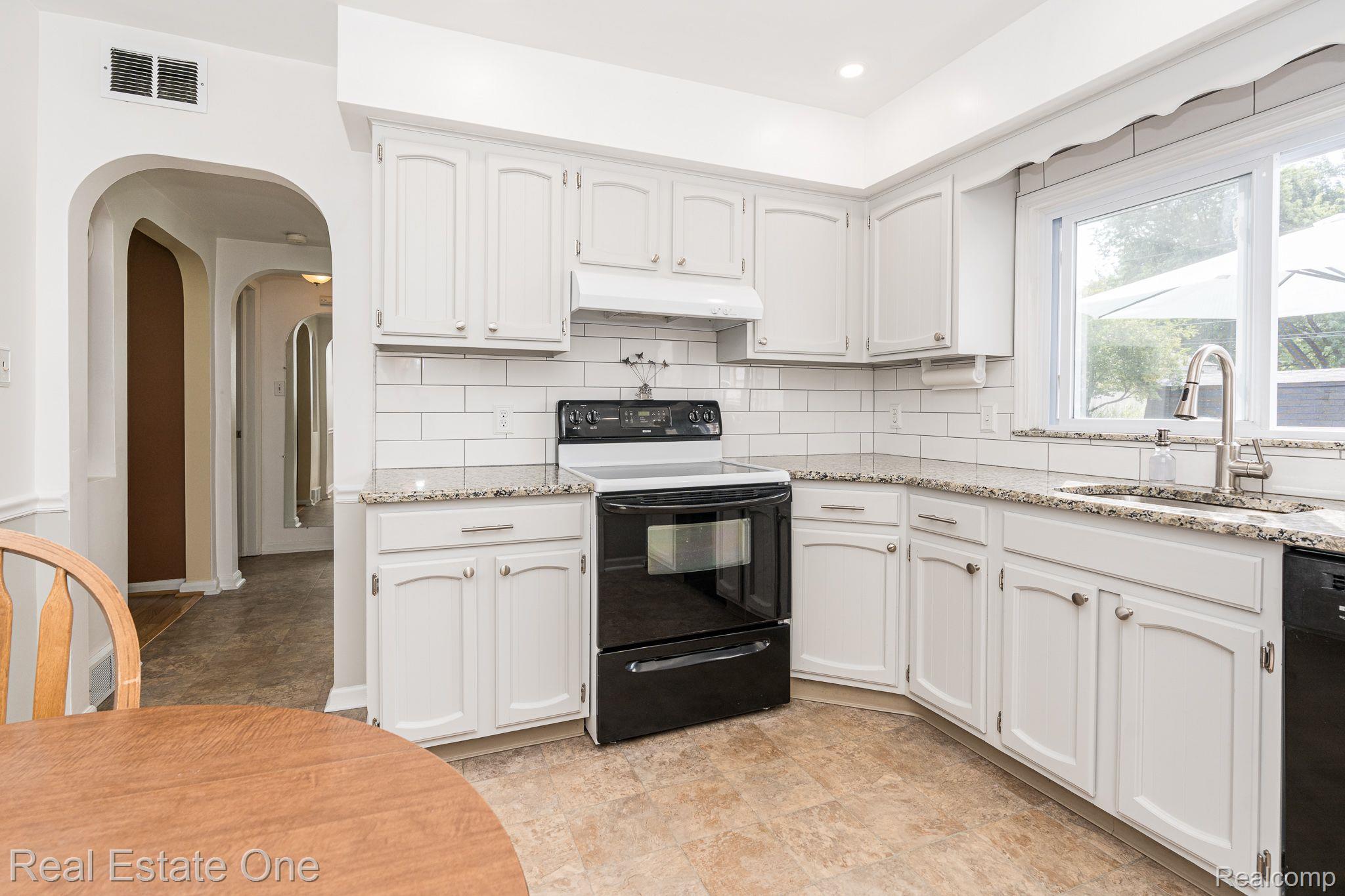 33250 Edgegrove Road Fraser, MI 48026 - Photo 8 of 24 Kitchen