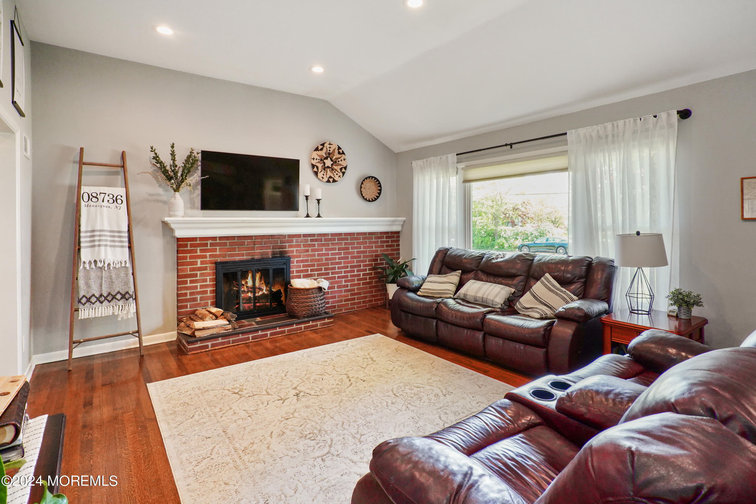2546 River Road Manasquan, NJ 08736 - Photo 11 of 49 Living Room