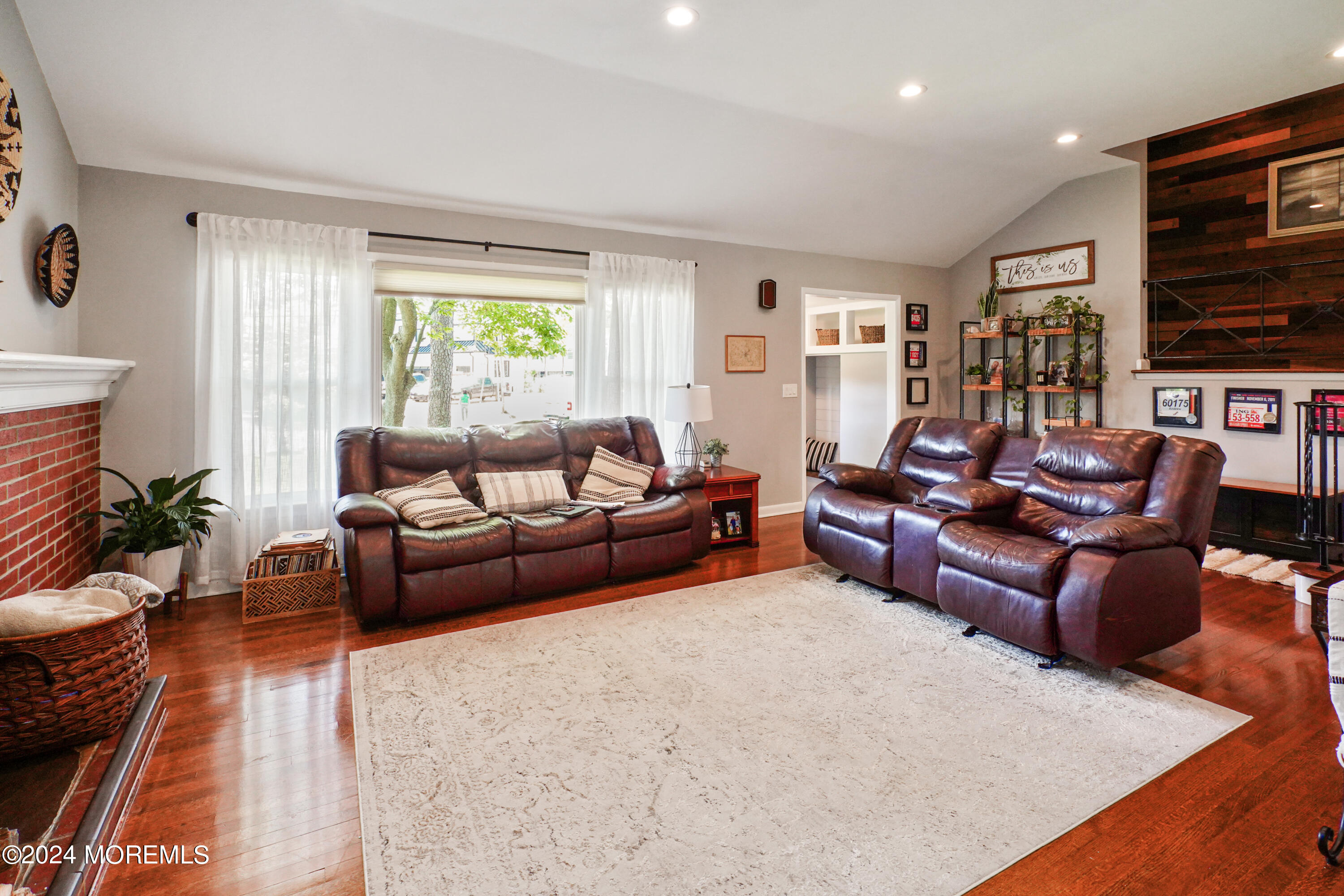 2546 River Road Manasquan, NJ 08736 - Photo 13 of 49 Living Room
