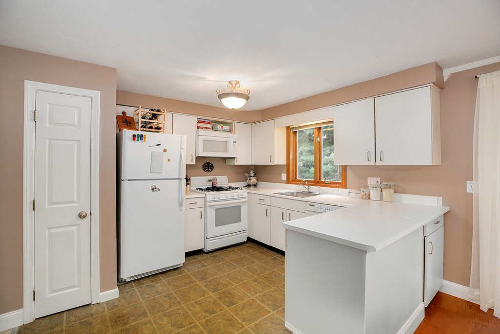 705 Irving Road, Unit 705 Randolph, MA 02368 - Photo 9 of 25 Gallery Image 9