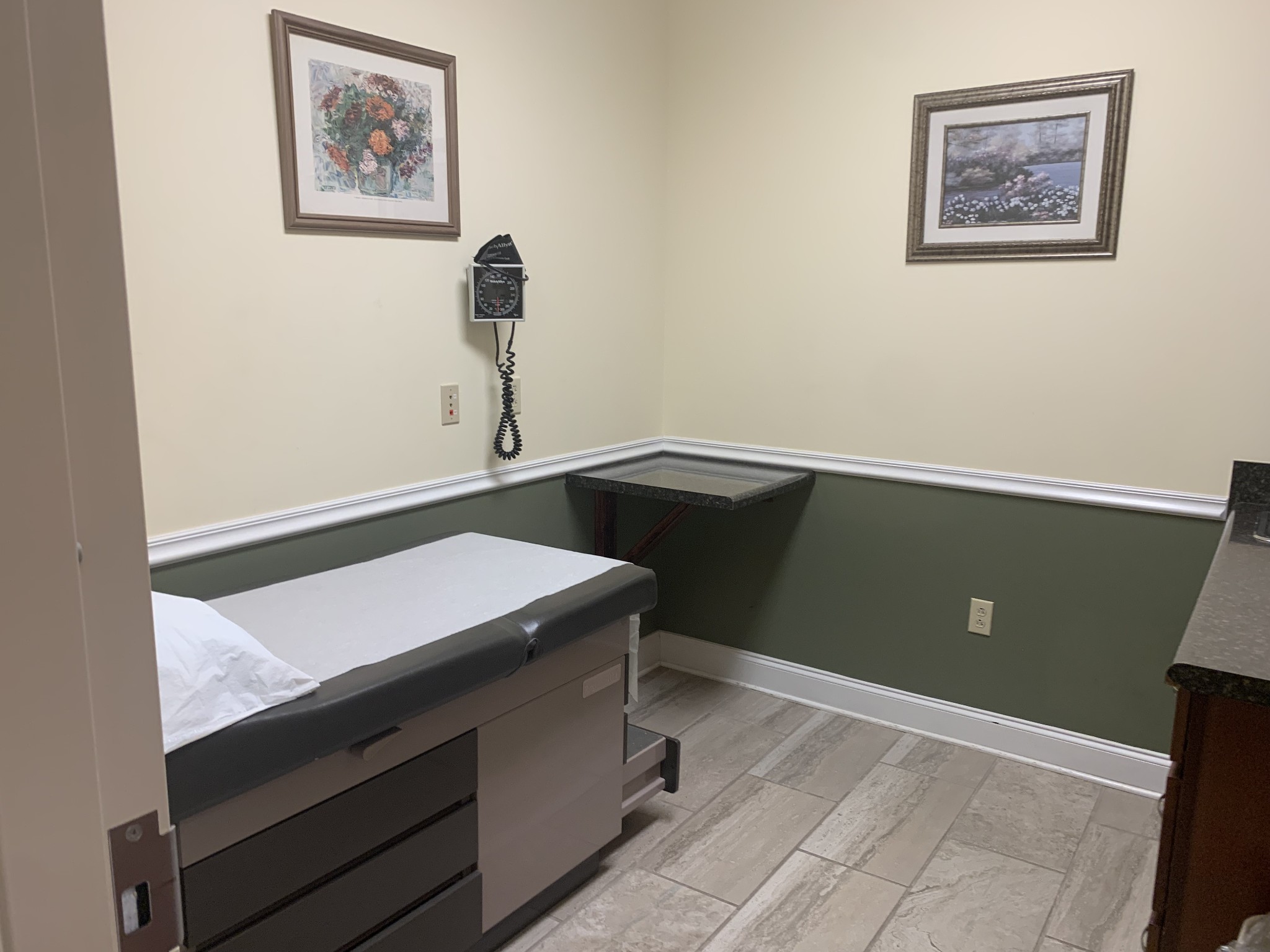 6290 Manchester Highway Morrison, TN 37357 - Photo 8 of 11 a room with a desk and painting on the wall