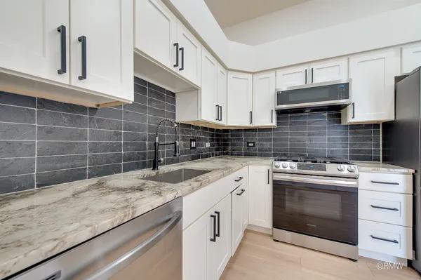 $2,500 | 359 Chaparral Circle, Elgin, IL 60120