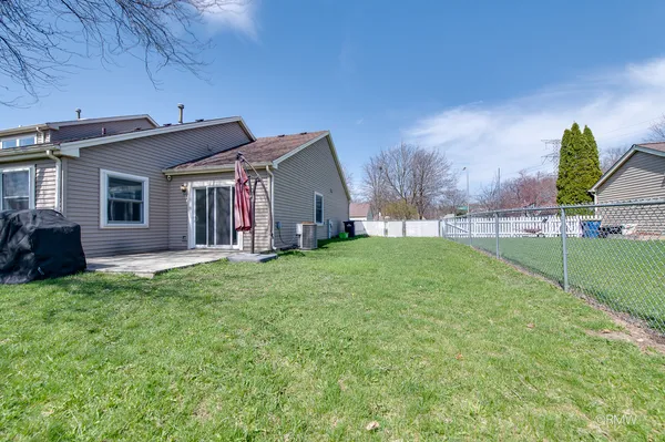 $2,500 | 359 Chaparral Circle, Elgin, IL 60120