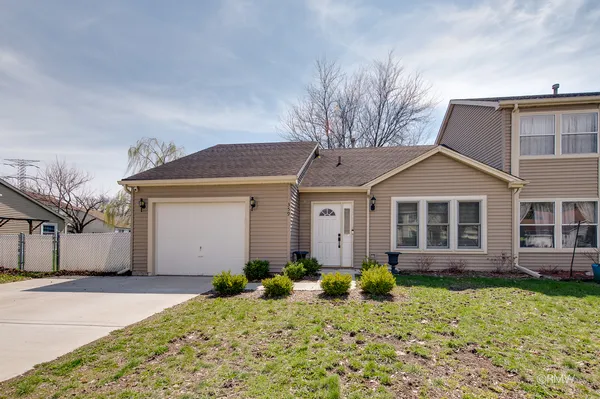$2,500 | 359 Chaparral Circle, Elgin, IL 60120