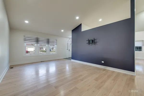 $2,500 | 359 Chaparral Circle, Elgin, IL 60120