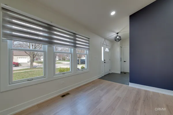 $2,500 | 359 Chaparral Circle, Elgin, IL 60120