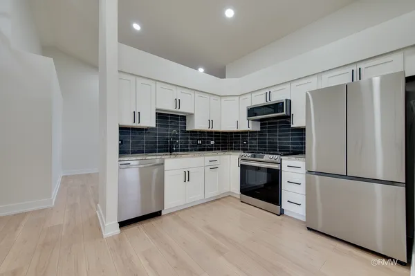 $2,500 | 359 Chaparral Circle, Elgin, IL 60120