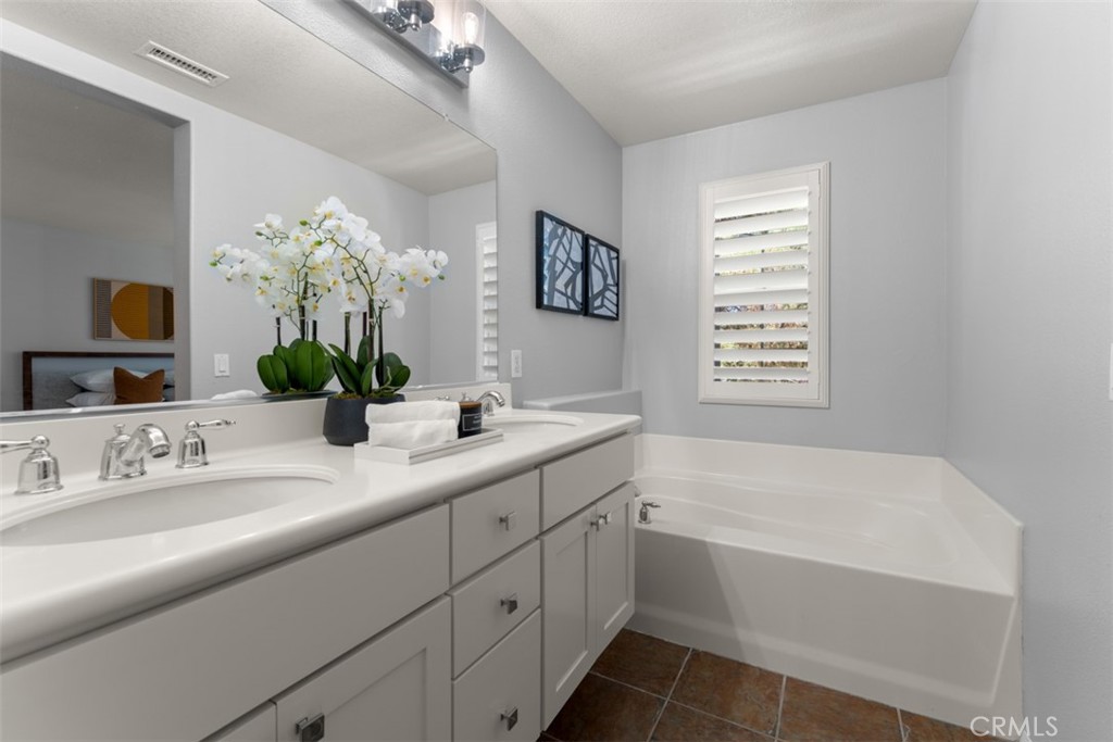 46 Platinum Circle Ladera Ranch, CA 92694 - Photo 26 of 37 a bathroom with a bathtub sink and mirror