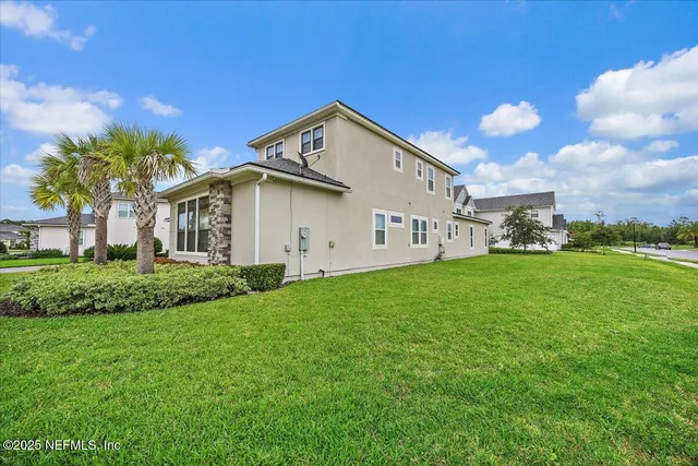 a view of a house with a yard